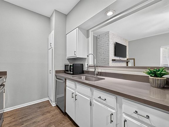 5th image of 2001 Bering Dr APT 3D