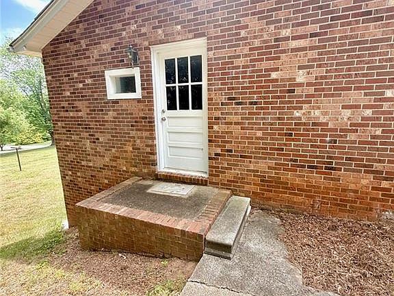 5th image of 130 N Arlington Ave