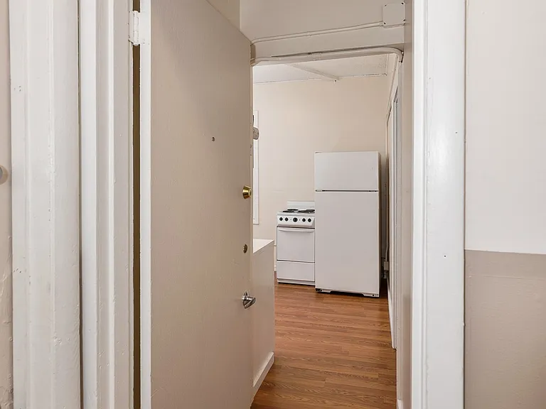 Queen Anne Court — Photo 36