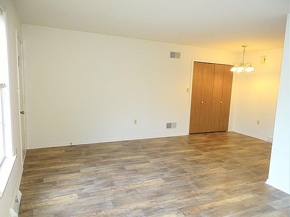 3rd image of 420 W Cherry Dr APT D