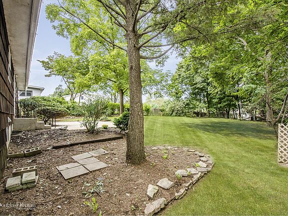4th image of 17 Catalpa Dr