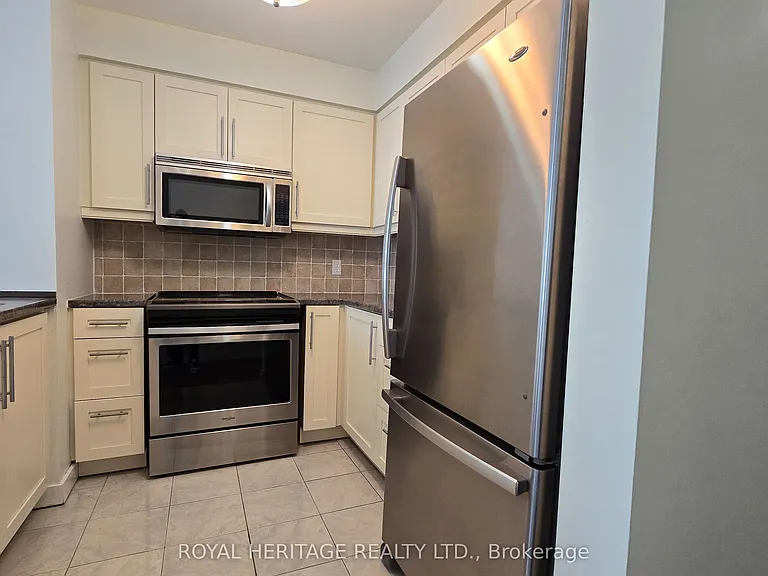 150 Dunlop St E #1203 — Photo 11