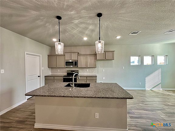 5th image of 2591 Cedar Glen Dr
