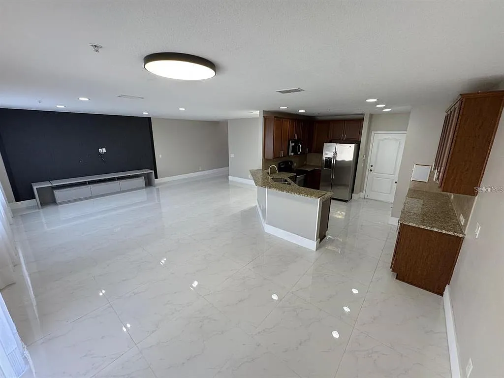 3 bed, 2.5 bath, 1876 sqft, $3,000 — Photo 4