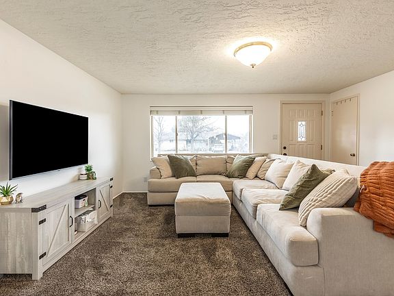 3rd image of 1027 E 200th St N