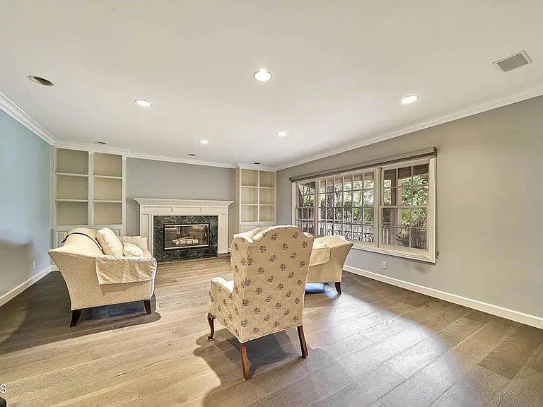 4330 Bel Aire Dr — Photo 8