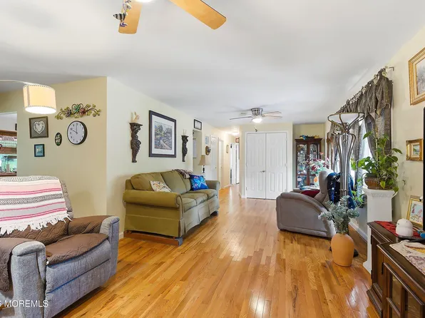 54 Redwood Place, Jackson, NJ 08527