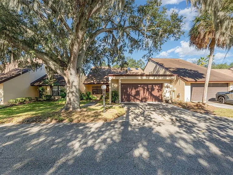 4240 Creekwood Ln — Photo 14