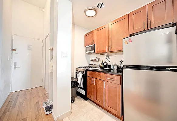 Rented by Urbane Brokerage | media 10