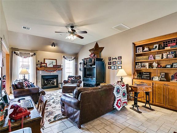 5th image of 209 Eastview Dr