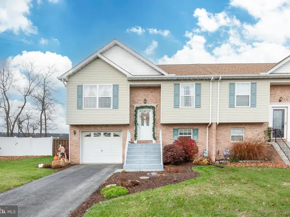 25 Scenic Dr, Hanover, PA 17331