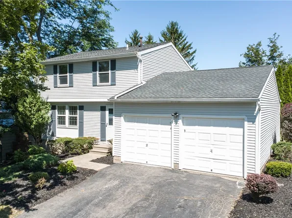 3298 Goldenrod Ct, Walworth, NY 14568