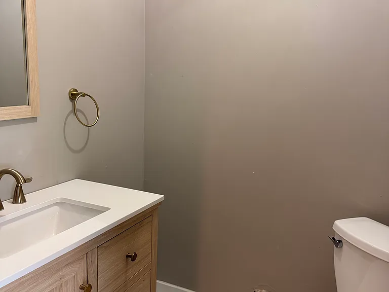 823 E Market St #823 — Photo 9