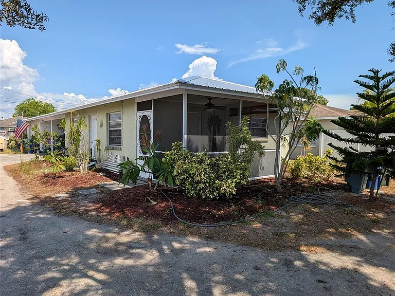 285 S McCall Rd — Photo 1