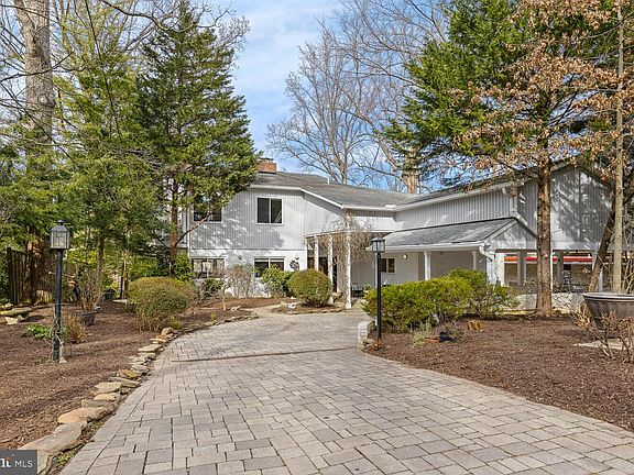 3rd image of 6408 Lakeview Dr