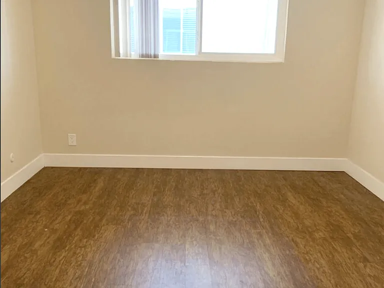 72 E 39th Avenue — Photo 14