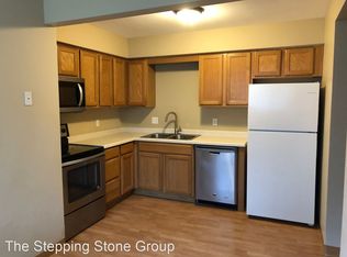 151 Cedar Lake Rd N #4, Minneapolis, MN 55405