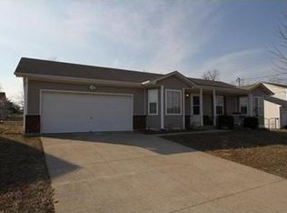 215 Lilac Ct, Radcliff, KY 40160