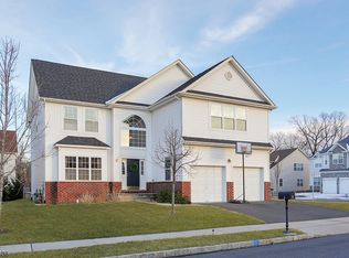 2 Boudinot Ln, Somerset, NJ 08873