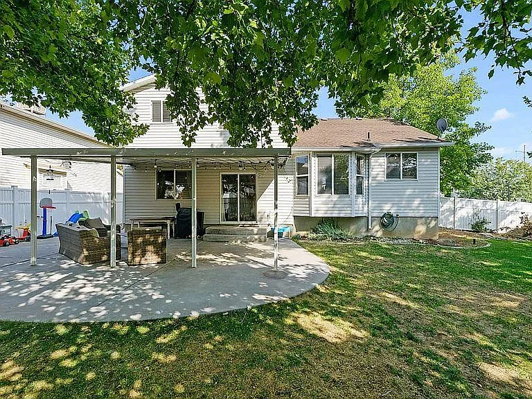 1043 N 2525 W — Photo 19