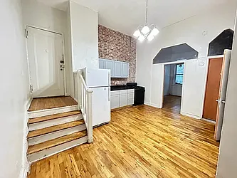 2 Pulaski Street