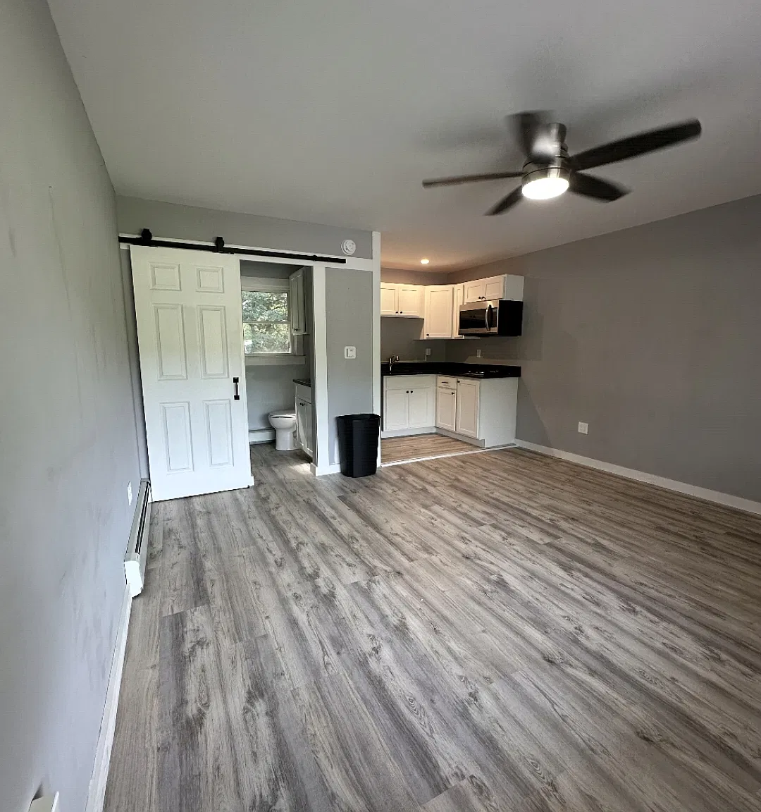Studio, $1,015 — Photo 1
