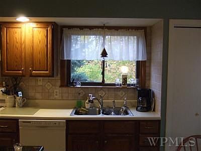 5th image of 17 Lounsbury Dr