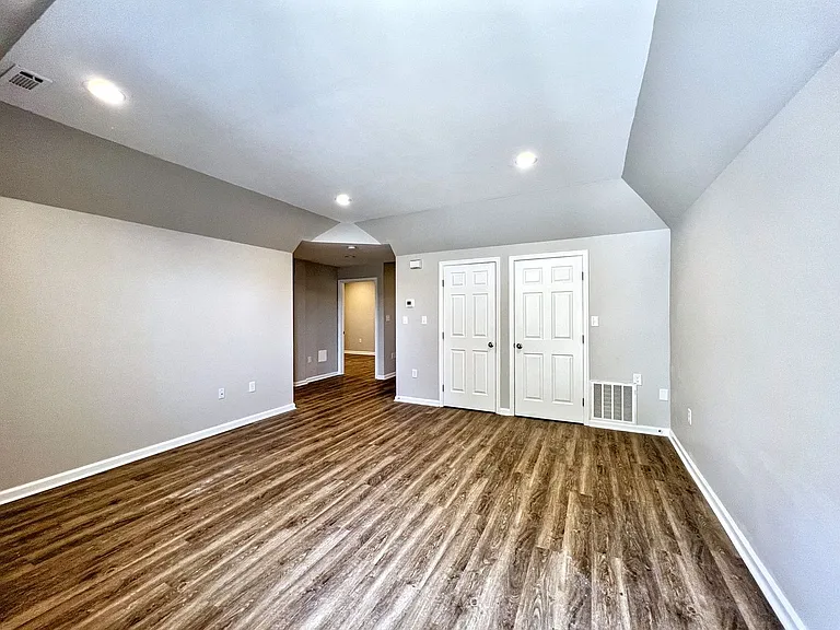 501 W Mulberry St — Photo 11