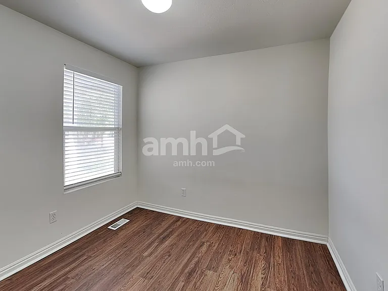 4384 N Maple Dr — Photo 10
