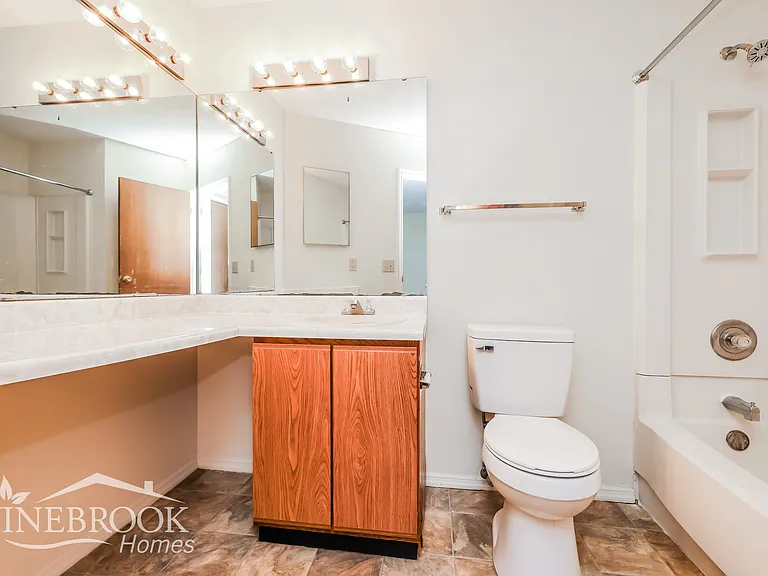 2464 Cross Village Dr — Photo 9