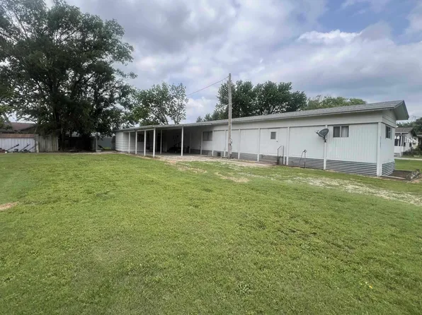 2121 Kruse Dr, Marion, KS 66861