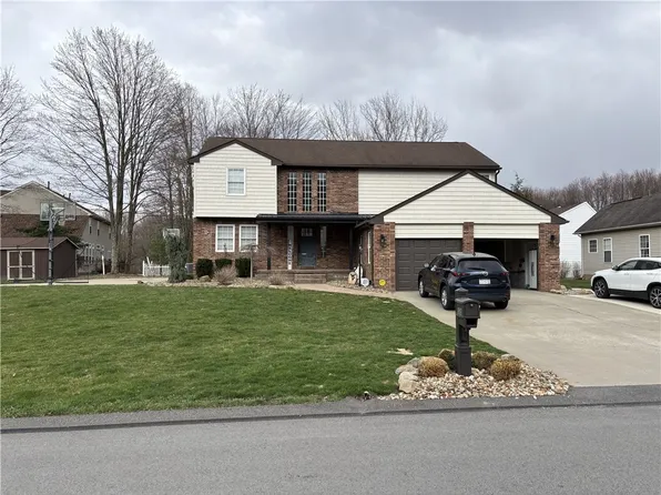 3328 Long Branch Dr, New Castle, PA 16105