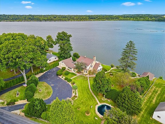 5th image of 2105 Riverview Rd