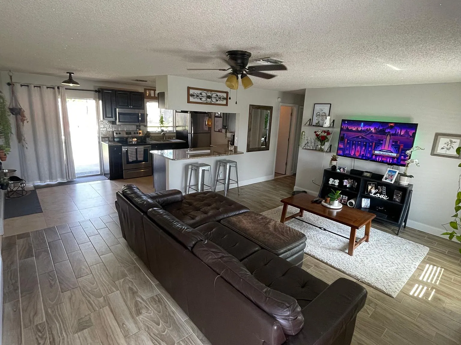 1118 Outlook Dr — Photo 2