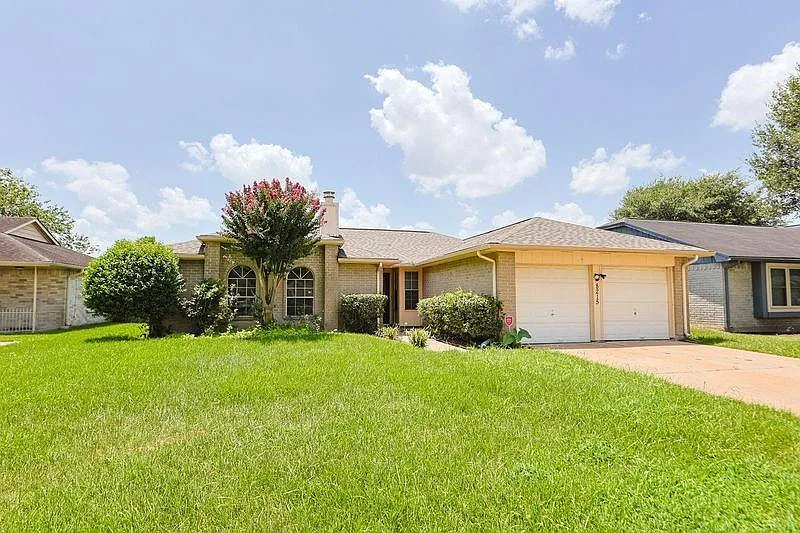 4 bed, 2.0 bath, 1505 sqft, $1,750 — Photo 2