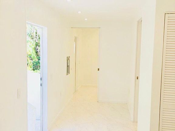 4th image of 13621 NE 25th Ave #A
