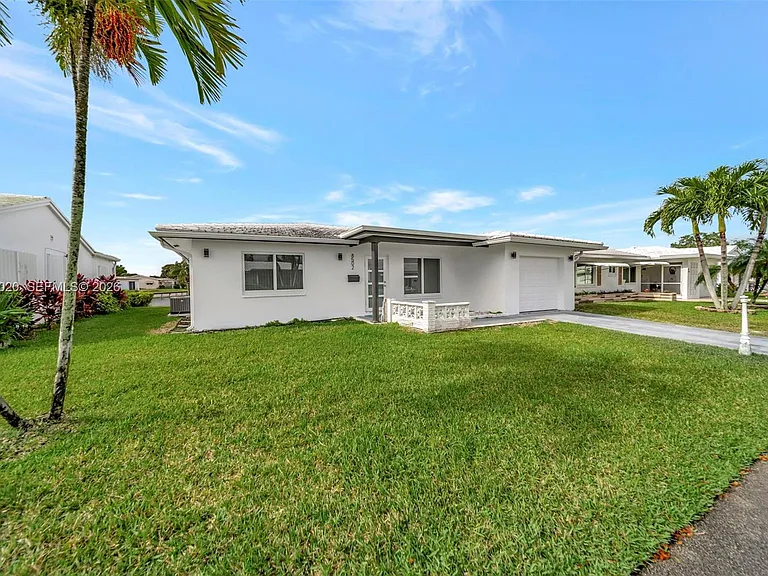 8502 NW 59th St — Photo 3
