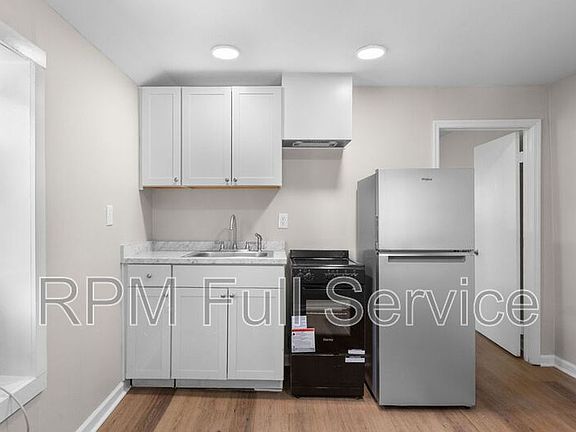 4th image of 325 54th Ave N #E