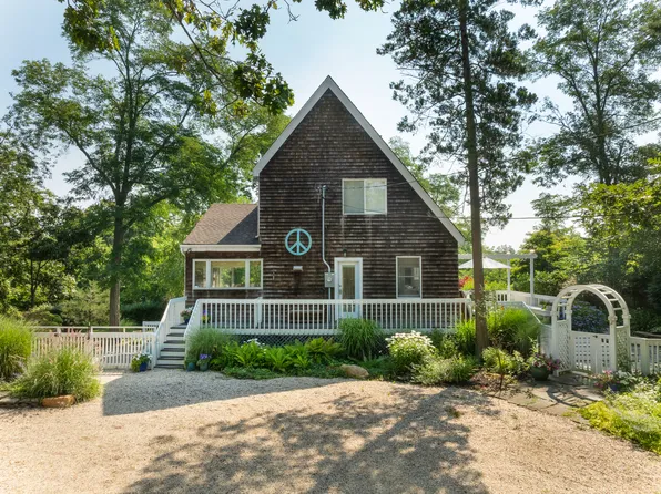 https://photos.zillowstatic.com/fp/744682d25f7e9c13dc7e72501e90de78-p_e.webp