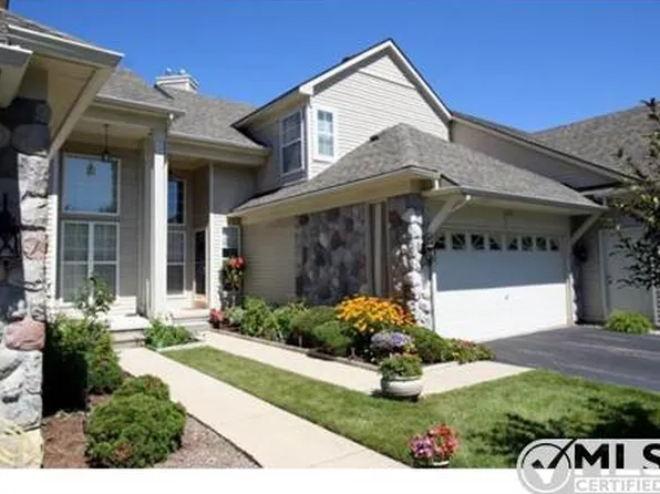 2527 Pine Dr #1, Wixom, MI 48393