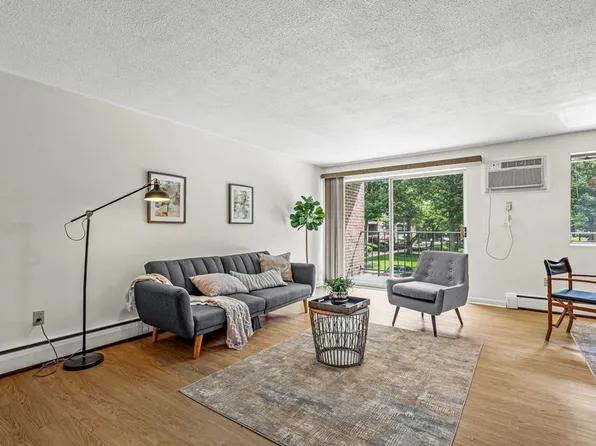 68 Main St APT 22C, Stoneham, MA 02180