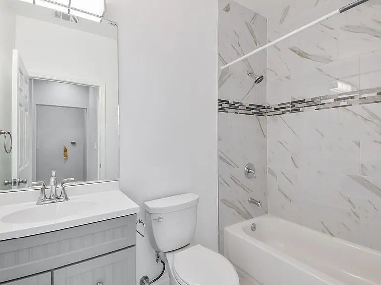 513 S Oak St — Photo 6