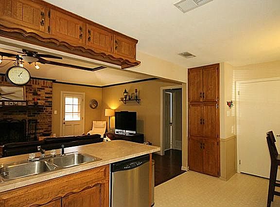 4th image of 6725 Bartay Dr