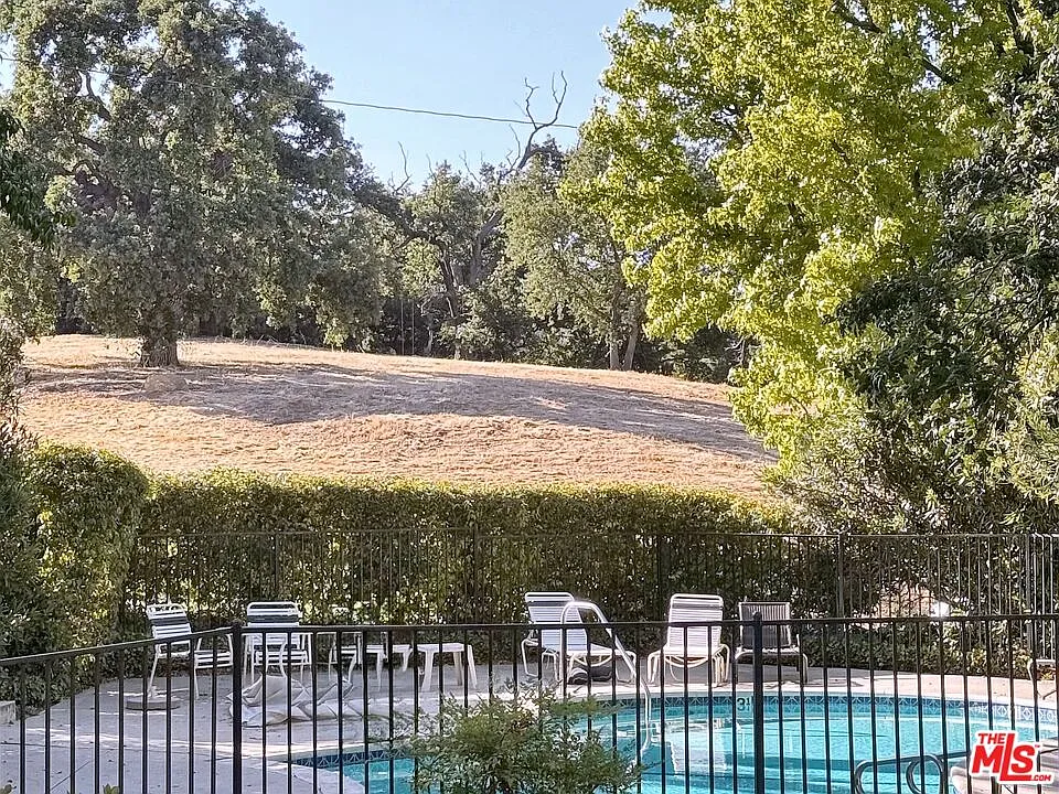 2 bed, 2.5 bath, 1429 sqft, $3,600 — Photo 4