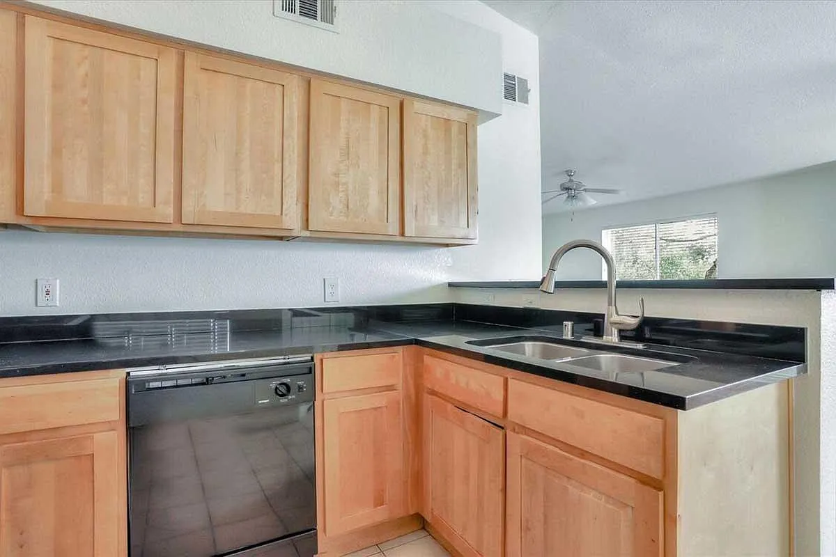 Solana Apartments — Photo 2