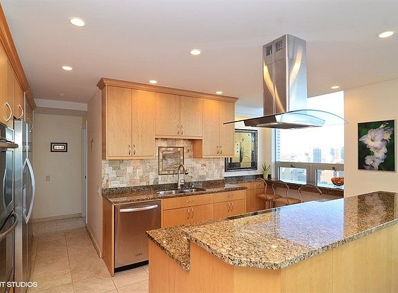 5th image of 1000 N Lake Shore Dr #5B