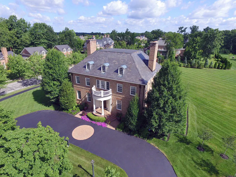 7342 Lambton Grn N photo 1