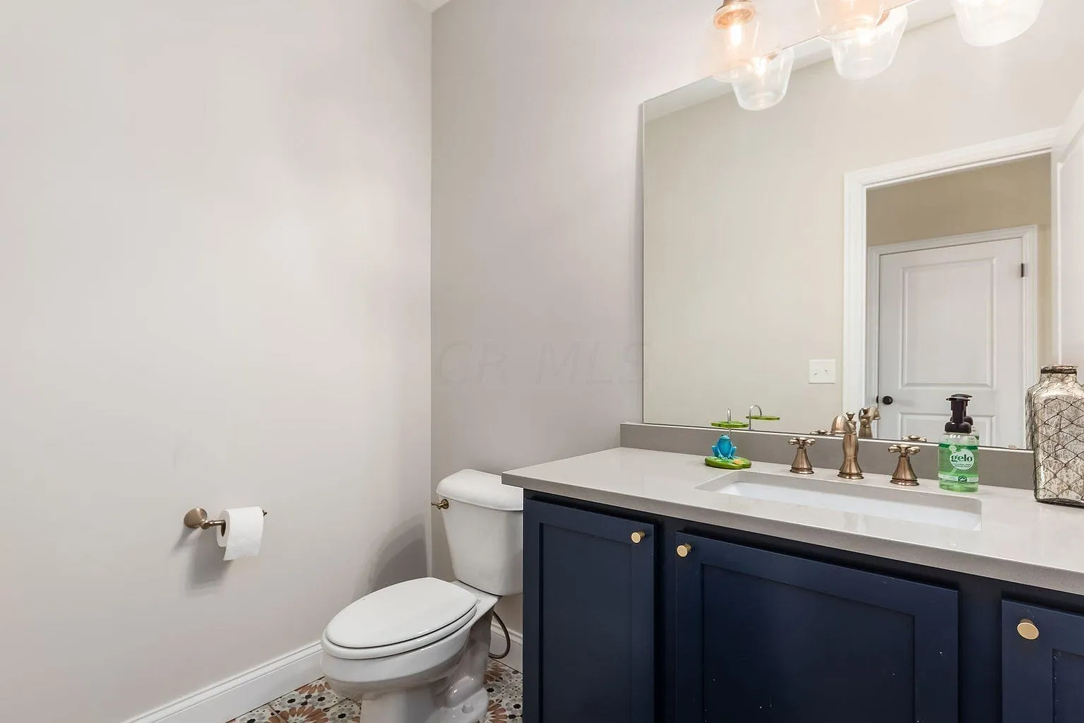 6 bed, 4200 sqft, $4,400 — Photo 4