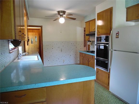 5th image of 1776 Williams St
