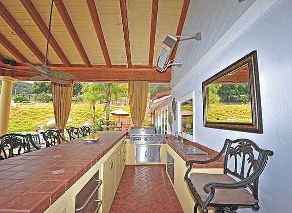 Outdoor kitchen